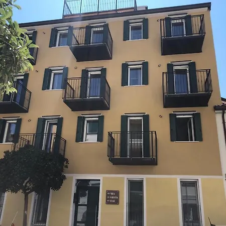 Pensión Carlotta 4*